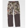 Calça Workshell combinada com desenhos de camuflagem