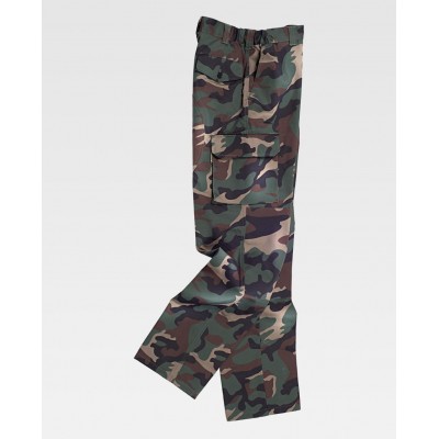 Calça com reforços e impresso de camuflagem